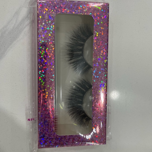 Strip lashes - Picture 12 of 12